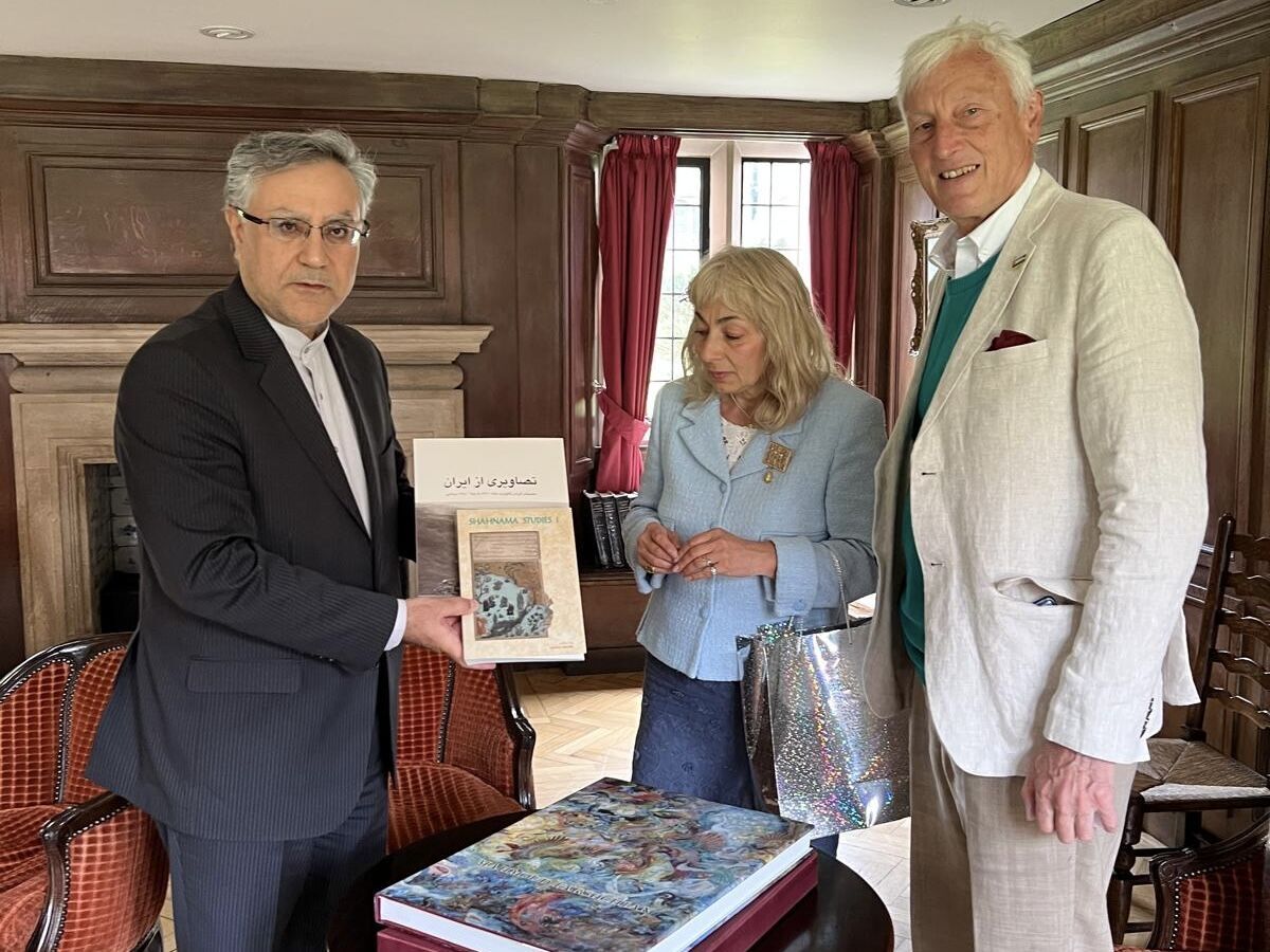 السفير الإيراني في لندن يثمن جهود بروفيسور بريطاني وزوجته حول الدراسات الايرانية   السفير الإيراني في لندن يثمن جهود بروفيسور بريطاني وزوجته حول الدراسات الايرانية