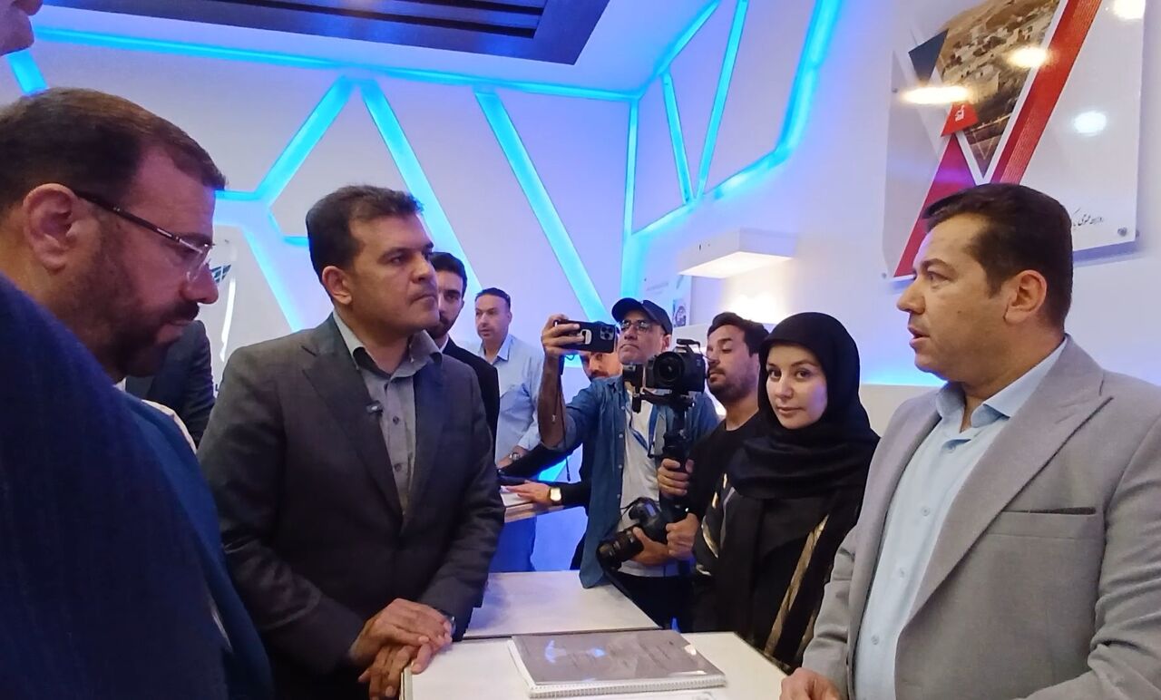فیلم| بازدید معاون علمی رئیس‌جمهور از نمایشگاه دستاوردهای دانش‌بنیان فارس