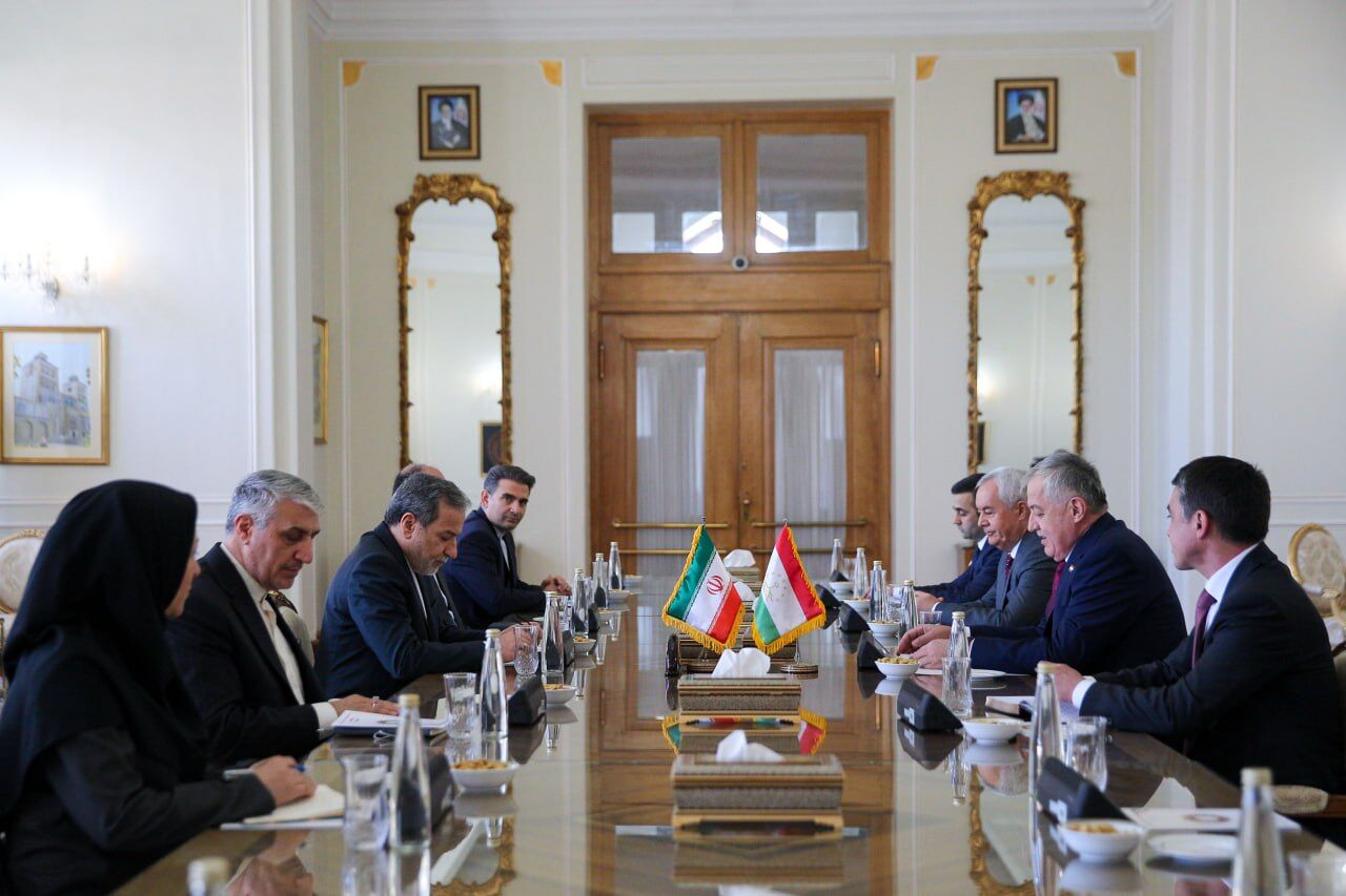 وزیران خارجه ایران و تاجیکستان بر ضرورت تداوم رایزنی‌ نزدیک و مستمر تاکید کردند