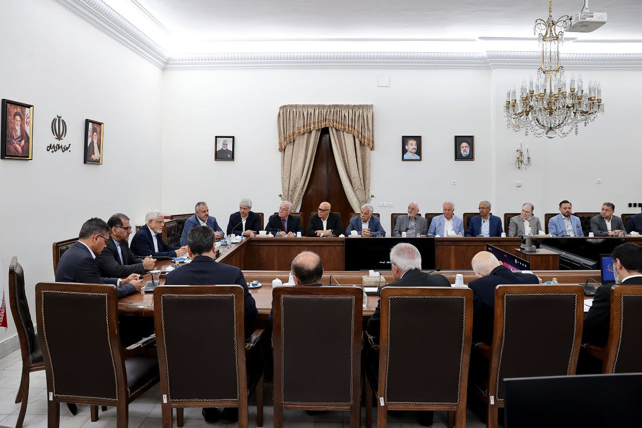 عارف: باید در نظام اداری کشور تجدیدنظر شود