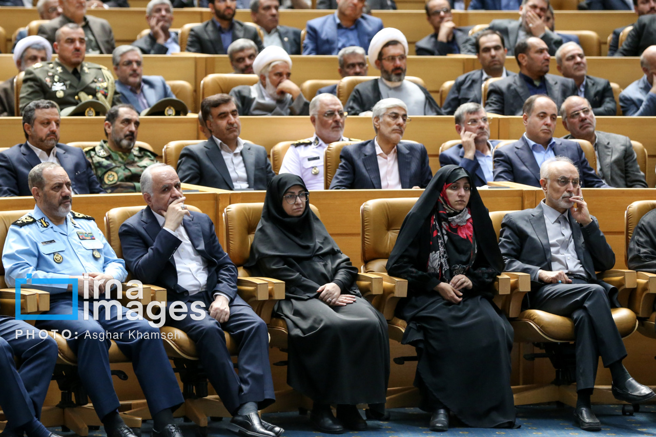 شهید رئیسی با تواضع و خستگی‌ناپذیری ملت ایران را شیفته خود کرد