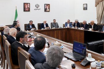 عارف: باید در نظام اداری کشور تجدیدنظر شود