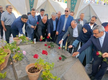 آرامگاه خیام در نیشابور گلباران شد+ فیلم