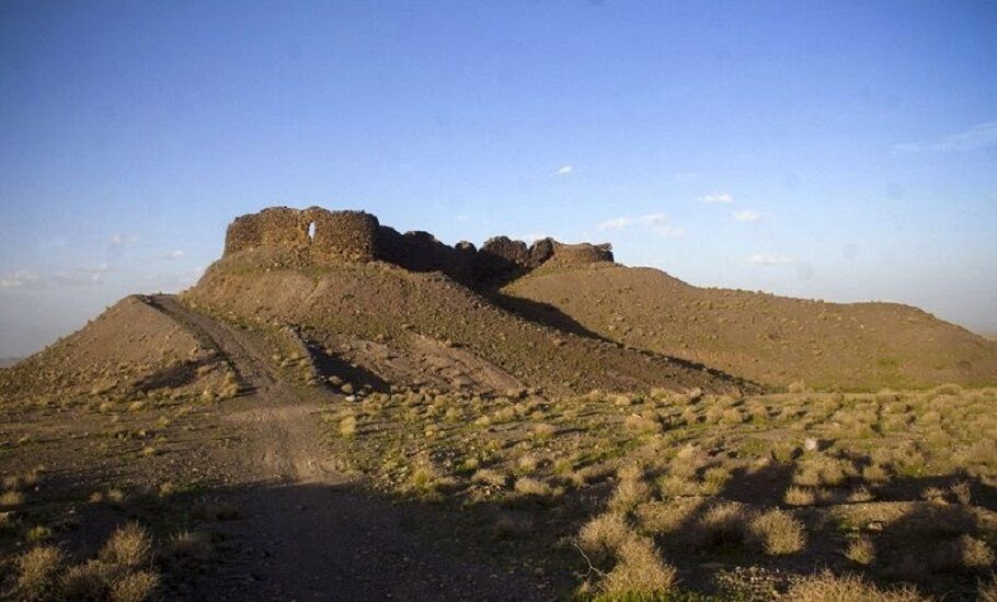 پژواک نبردهای شاهنامه در هزارتوی قلعه تاریخی زیبد گناباد پژواک نبردهای شاهنامه در هزارتوی قلعه تاریخی زیبد گناباد