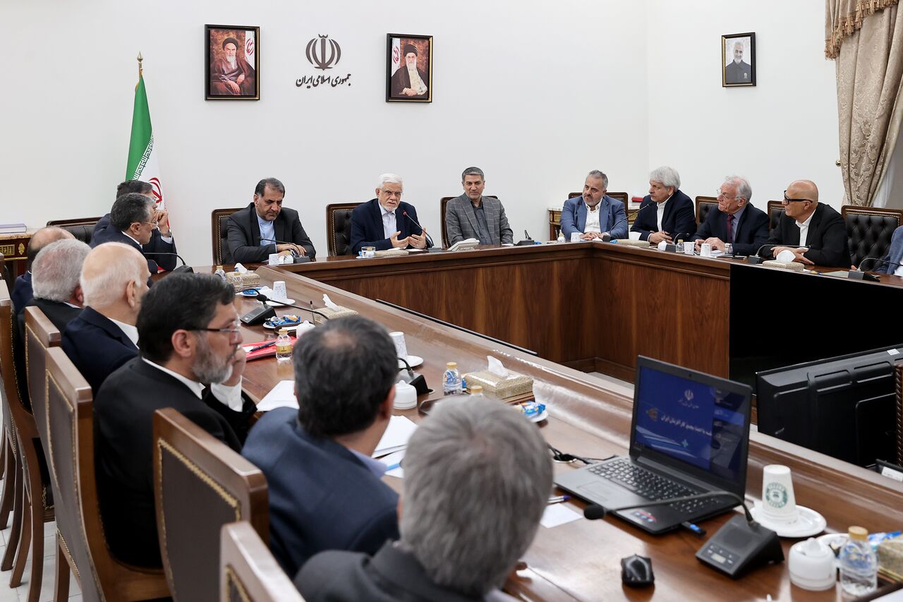 عارف: باید در نظام اداری کشور تجدیدنظر شود