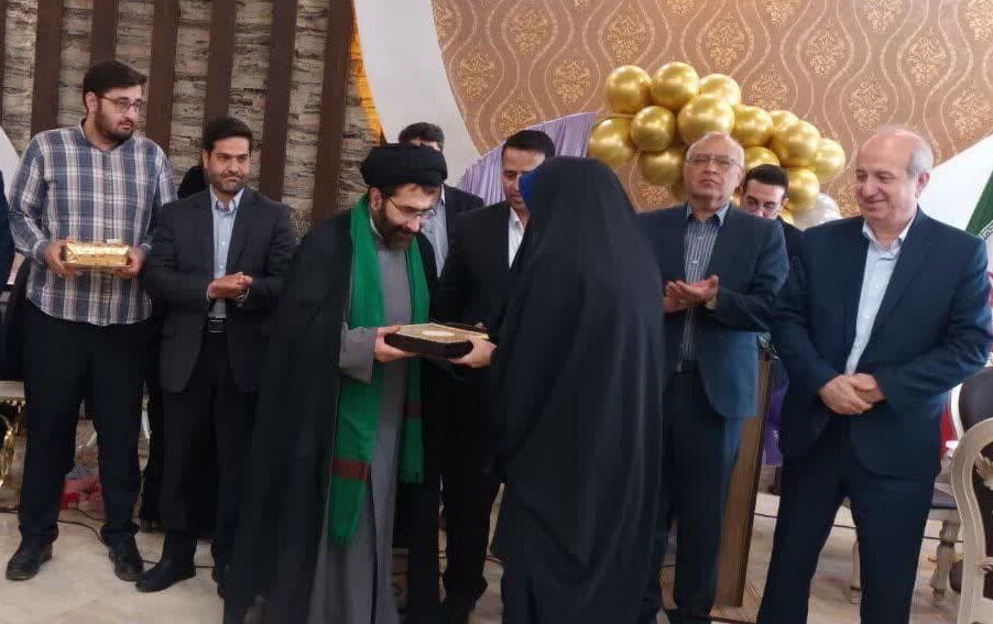 فرهنگیان برتر عرصه‌های علمی و فرهنگی در فشافویه تجلیل شدند