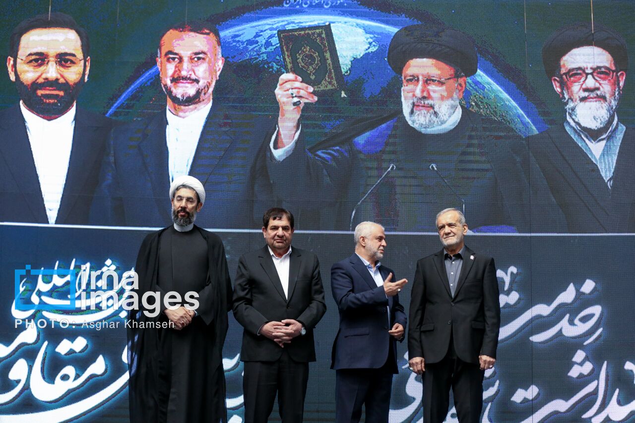 شهید رئیسی با تواضع و خستگی‌ناپذیری ملت ایران را شیفته خود کرد