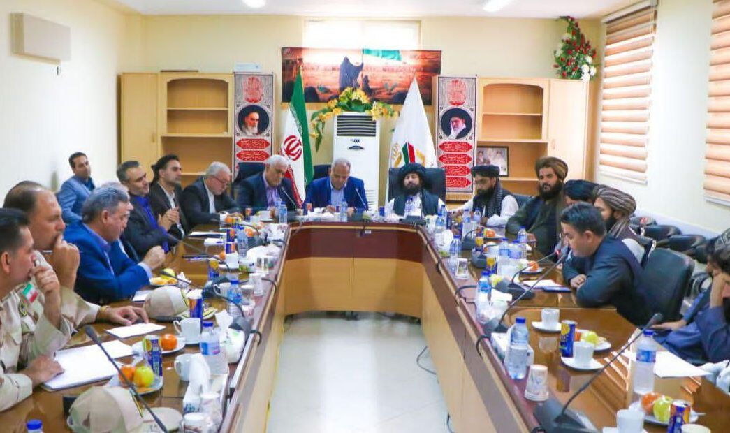 گفتگوی مقامات افغانستان و ایران برای تسهیل تردد سریع موترهای باربری در مرز دوغارون