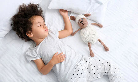 کودک از چه سنی باید در اتاق خود بخوابد؟