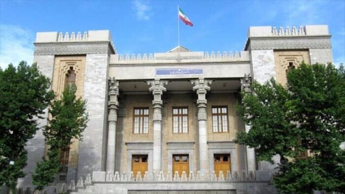 Irán convoca a diplomático británico en protesta por la detención ilegal de iraníes 