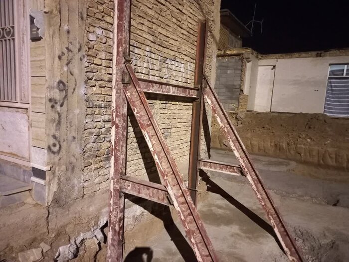 زندگی زیر سقف لرزان