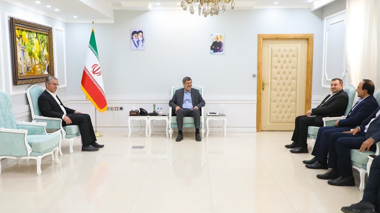 استاندار یزد: متورم شدن صنعت استان موجب حضور بی‌رویه اتباع شده است