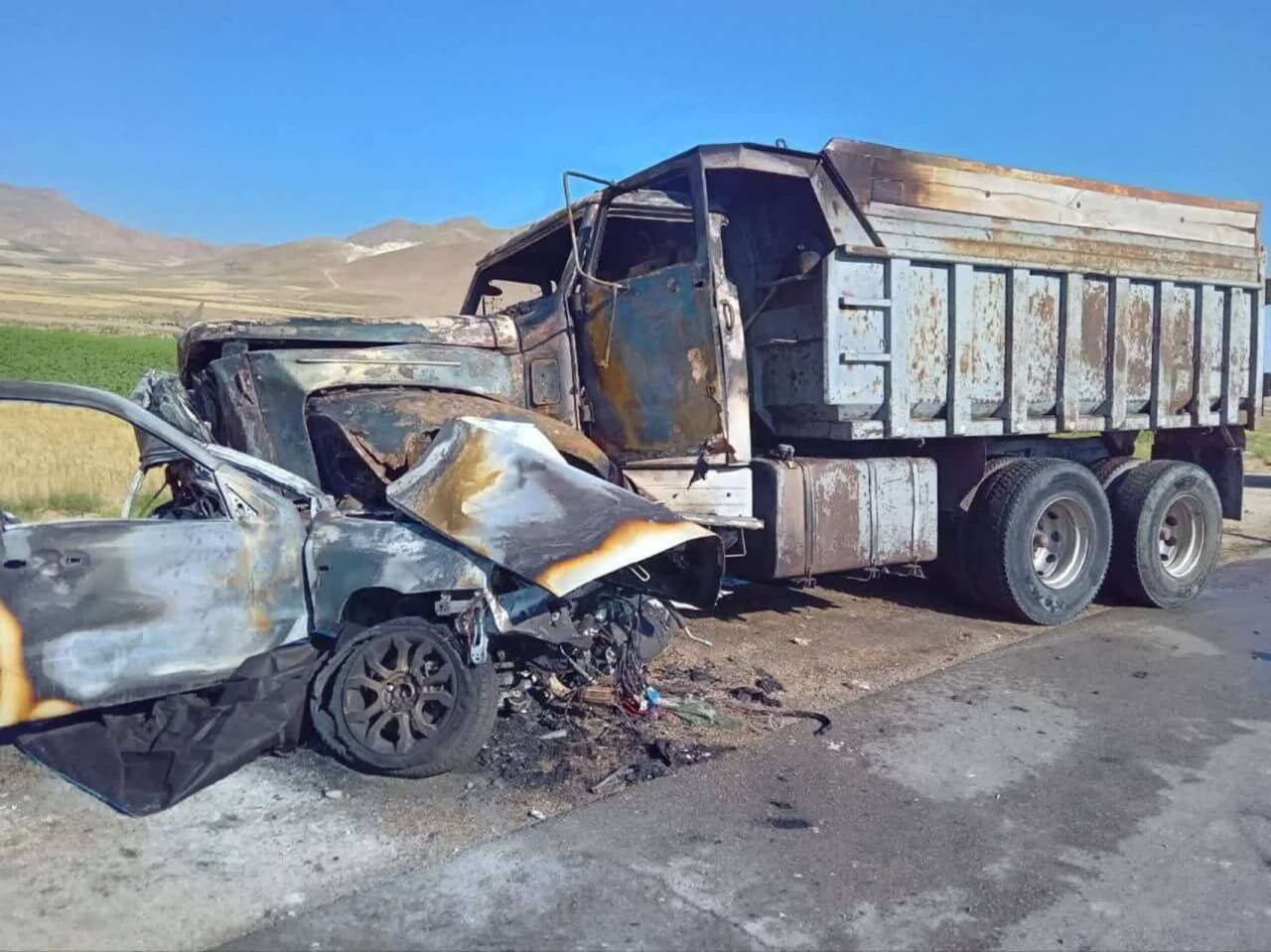 خواب آلودگی راننده کامیون در فارس سه نفر را راهی قبرستان کرد
