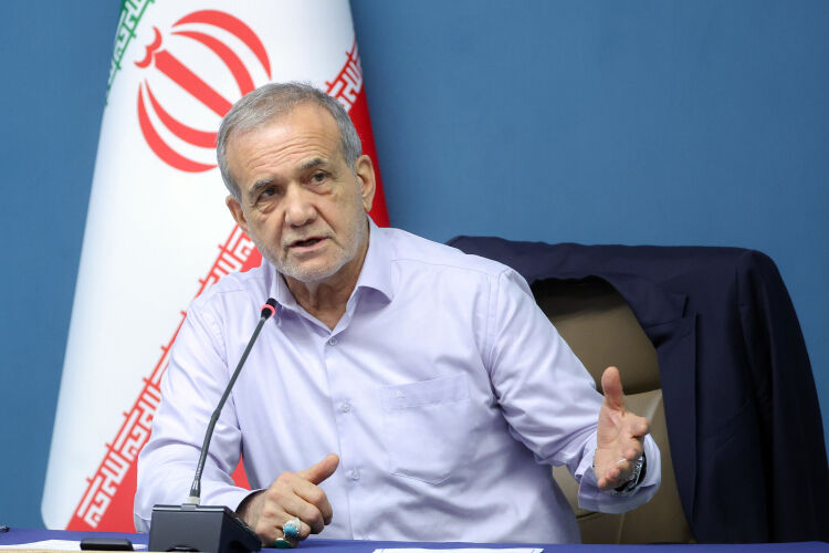 بررسی روند تامین مالی پروژه‌های برق خورشیدی با حضور رئیس‌جمهور
