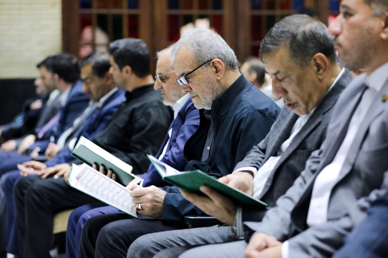 حضور پزشکیان در مراسم ترحیم مادر معاون ارتباطات دفتر رئیس جمهور