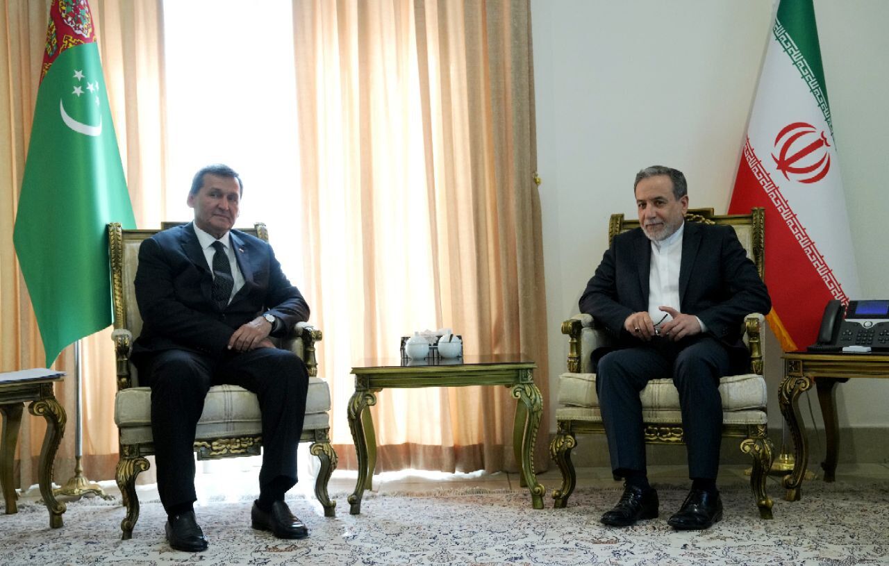 دیدار رئیس اقلیم کردستان عراق با وزیر امور خارجه در حاشیه «مجمع گفتگوی تهران»