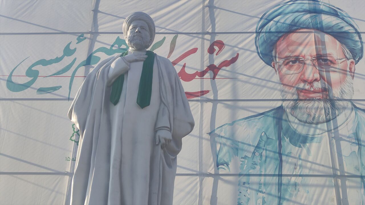 رونمایی از تندیس شهید رییسی در میدان پاستور تهران