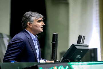 رئیس بانک مرکزی از تامین مالی ارزی ۱۰میلیارد دلاری برای ۱۴ طرح اقتصادی خبر داد
