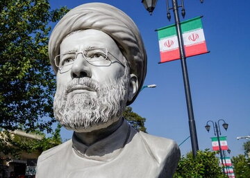 رونمایی از سردیس شهید رئیسی در میدان پاستور تهران