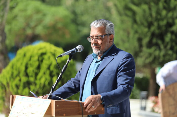 مردم انقلابی ایران محکم پای آرمان های امام و شهدا ایستاده اند