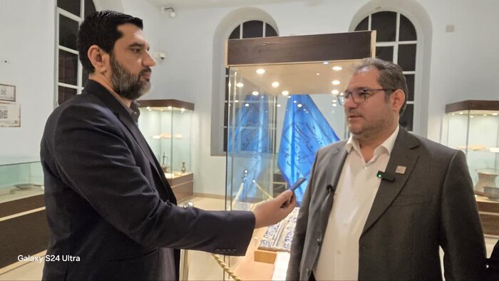 کاشی زیرلعابی ۸۰۰ ساله مسجد کله قهرود در موزه باغ فین کاشان رونمایی شد