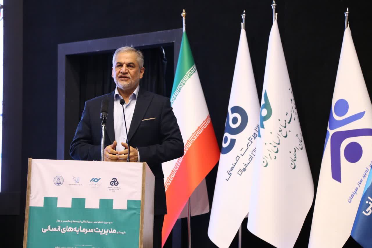 دانشگاه‌ها از تربیت نسلِ قابلِ جایگزین با فناوری پرهیز کنند