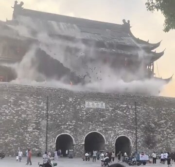滁州凤阳鼓楼突发保护性险情 600年明代建筑顶部瓦片脱落