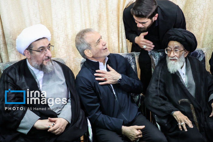 دکتر پزشکی در مراسم شهدای تبریز