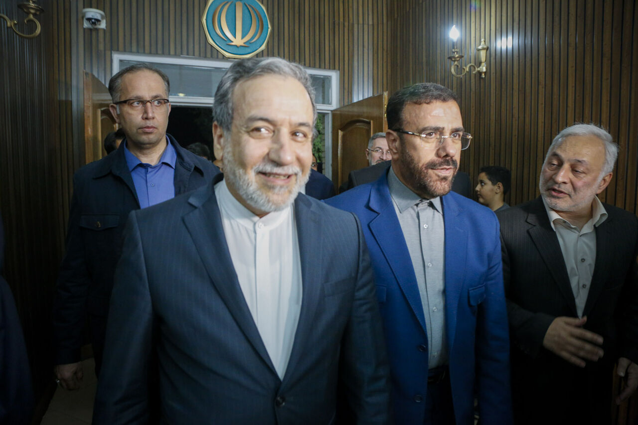 عراقچی بمنظور شرکت در نشست دیپلماسی استانی وارد شیراز شد