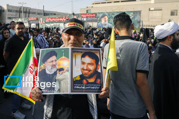 Ceremonia de conmemoración del mártir Seyed Ebrahim Raisi y de los mártires del servicio en Mashhad