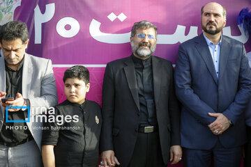 Ceremonia de conmemoración del mártir Seyed Ebrahim Raisi y de los mártires del servicio en Mashhad