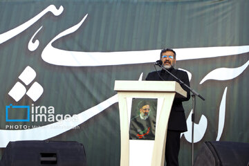 Ceremonia de conmemoración del mártir Seyed Ebrahim Raisi y de los mártires del servicio en Mashhad