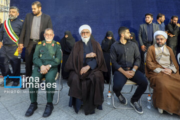 Ceremonia de conmemoración del mártir Seyed Ebrahim Raisi y de los mártires del servicio en Mashhad
