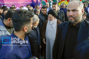 Ceremonia de conmemoración del mártir Seyed Ebrahim Raisi y de los mártires del servicio en Mashhad