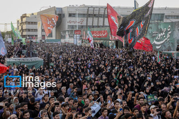 Ceremonia de conmemoración del mártir Seyed Ebrahim Raisi y de los mártires del servicio en Mashhad