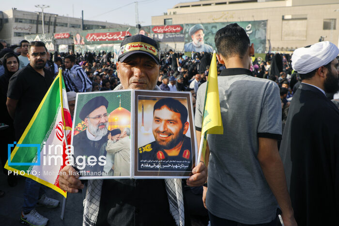Ceremonia de conmemoración del mártir Seyed Ebrahim Raisi y de los mártires del servicio en Mashhad