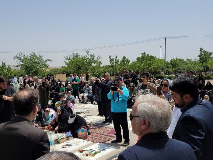 آیین غبارروبی مزار اهداکنندگان عضو در مشهد برپا شد