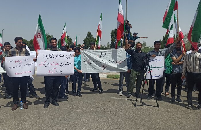 نبویان: صنعت هستهای حق ملت ایران است قم؛ سیاست، اجتهاد و تبلیغ پایگاه اطلاع رسانی نسیم قم