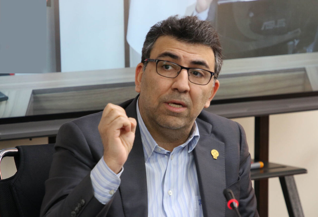 مدیرعامل بورس تهران: میانگین سواد مالی در کشور ۳۲ درصد است