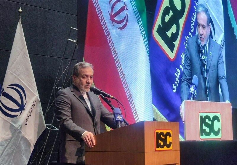 معاشی جنگ کے میدان میں تاجروں اور سفارتکاروں کو ساتھ ساتھ چلنا ہوگا: وزیر خارجہ