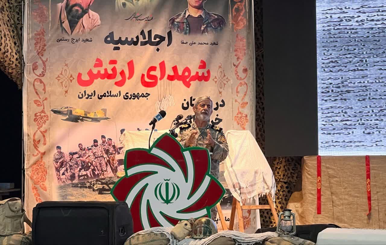 ارتش نقش برجسته‌ای در پیروزی انقلاب اسلامی و دفاع مقدس ایفا کرد