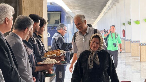 نخستین قطار مثلث گردشگری کشور به اصفهان رسید