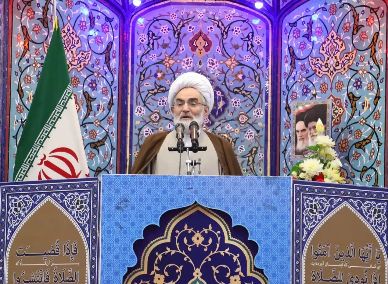 امام‌ جمعه رشت: خانواده‌ها ازدواج را برای جوانان آسان کنند
