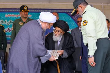امام جمعه تبریز: قدرت و صلابت نیروهای مسلح چشم طمع دشمنان را کور کرده است