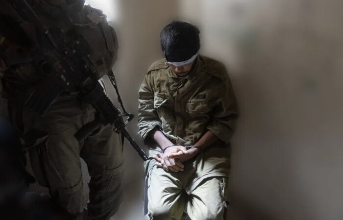 افسران صهیونیست: ارتش از فلسطینیان به عنوان سپر انسانی استفاده میکند