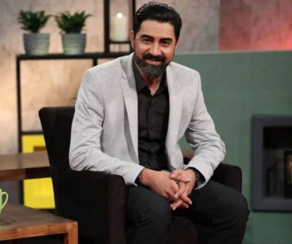 کوچ مجریان مشهور به نمایش خانگی/ رقابت ژوله، رشیدپور، مدیری و رامبد+ جدول