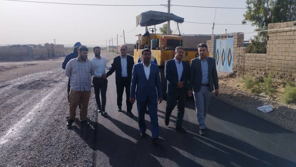 کار آسفالت معابر چهار روستای دهلران آغاز شد