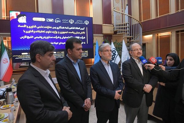 وزیر علوم: این تفاهمنامه از بهترین و بزرگترین تفاهمنامهها در حوزه صنعت است