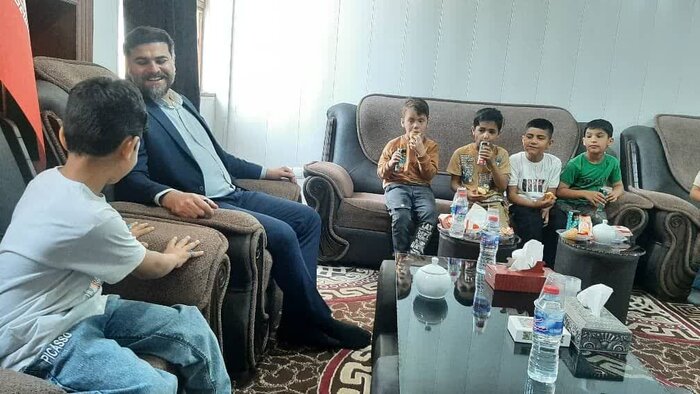 معلمی که چراغ امید را در قلب دانشآموزان روشن کرد