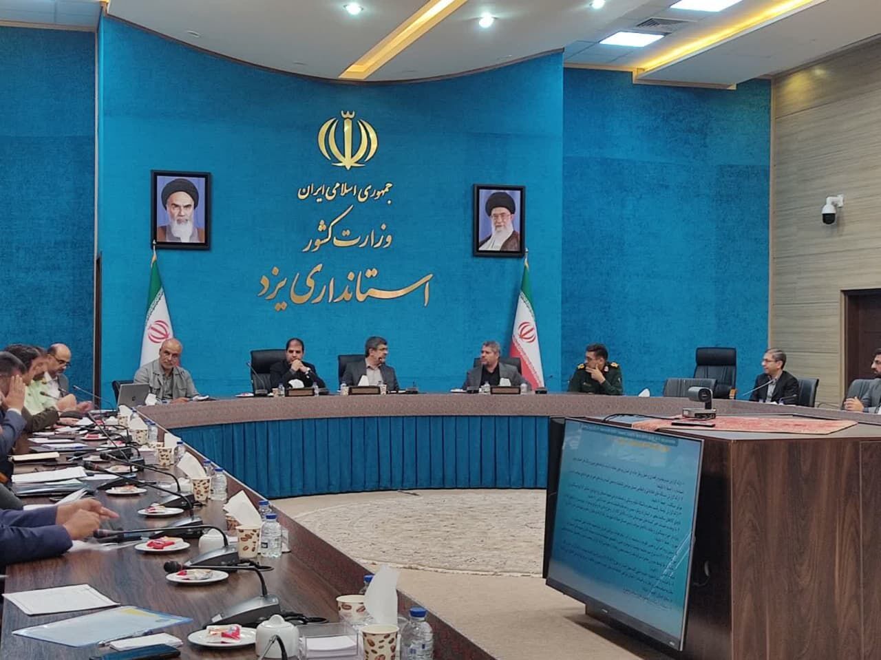 استاندار یزد: قاچاق کالا و سوخت اقتصاد جامعه را تضعیف می‌کند + فیلم